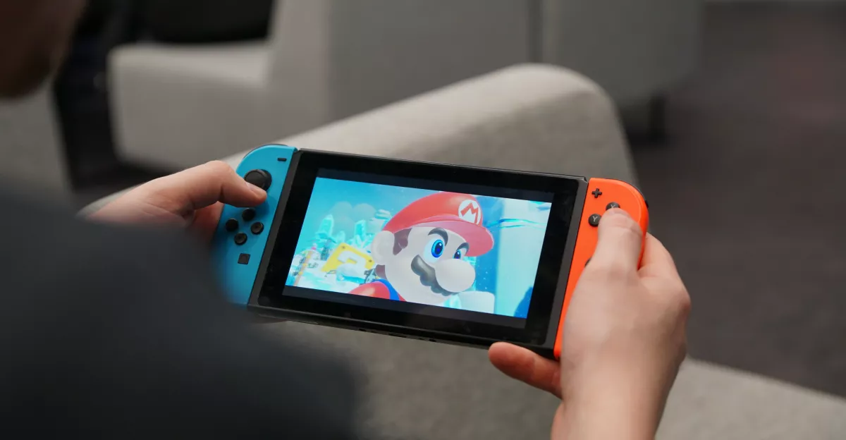 Nintendo Switch je historicky třetí nejprodávanější konzolí světa, prodalo se jí přes 141 milionů kusů.